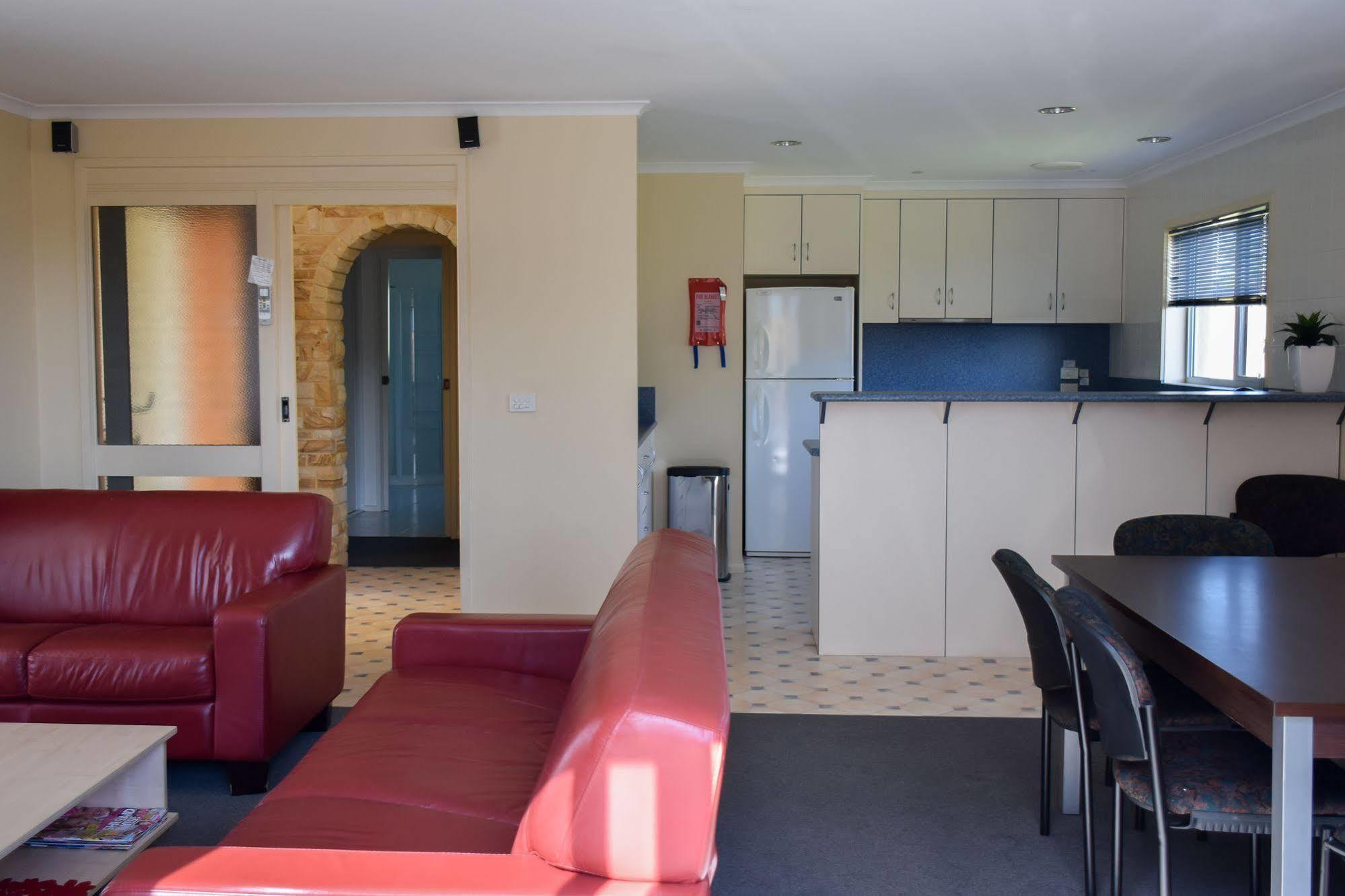 Beachway Motel Ulverstone Exteriör bild